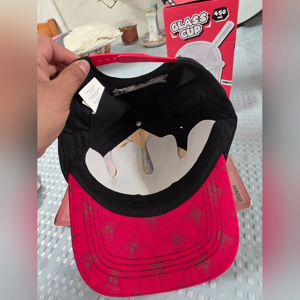 Lot of One Piece Merchandise Hat/Glass/Cutlery Set New.